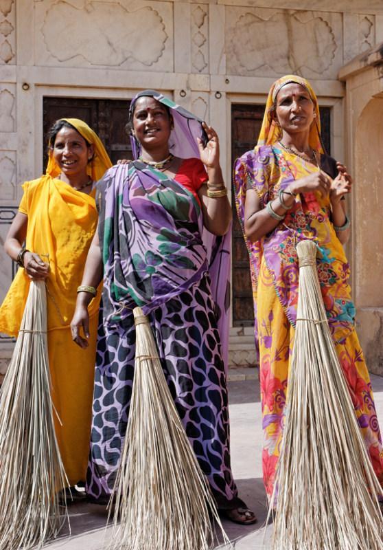 Balayeuses au Fort Amber, Inde