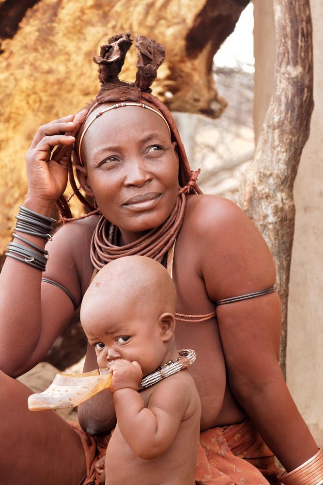 Femme Himba à l'enfant - Namibie